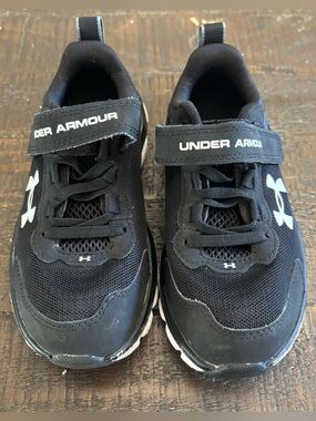 Like New Under Armour toddler PreSchool Assert 9 sneaker, size 12